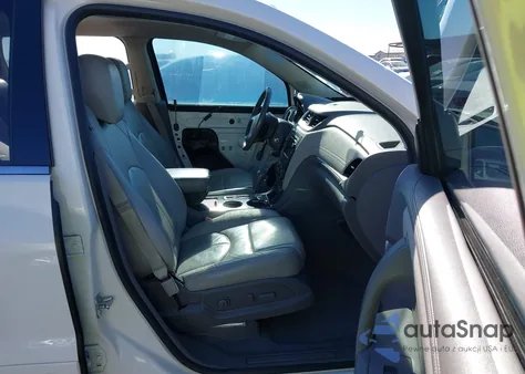 2015 Chevrolet Traverse 2Lt z USA, uszkodzony, nr VIN 1GNKRHKDXFJ239255